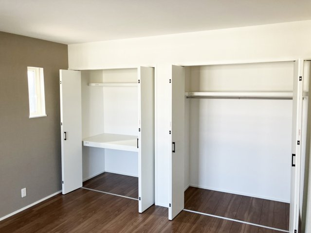 シンプルな洋室は、様々なインテリアに合わせやすいのが魅力です　