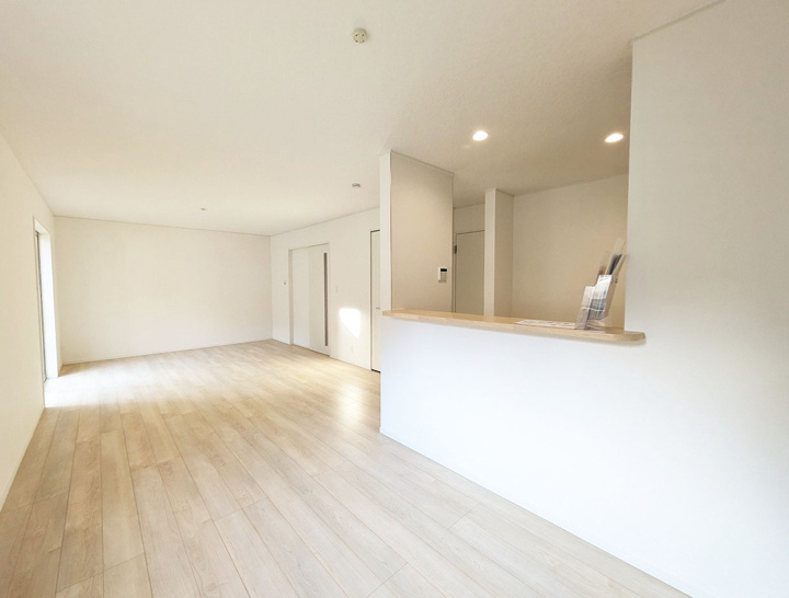 ご家族が集まるリビングダイニングは陽光あふれるあたたかなお部屋