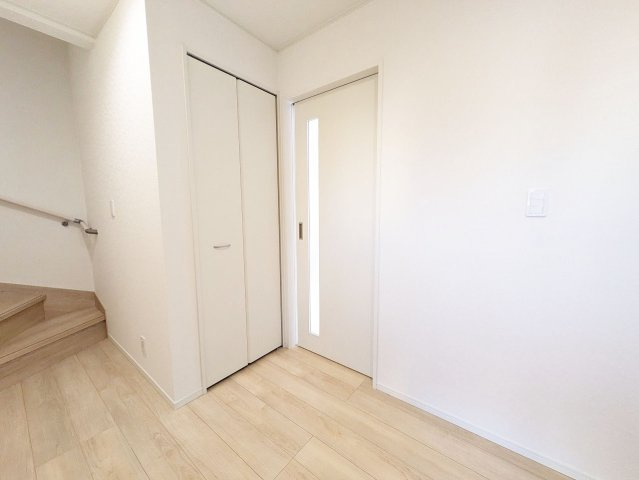 1階ホール部分にも収納がございます