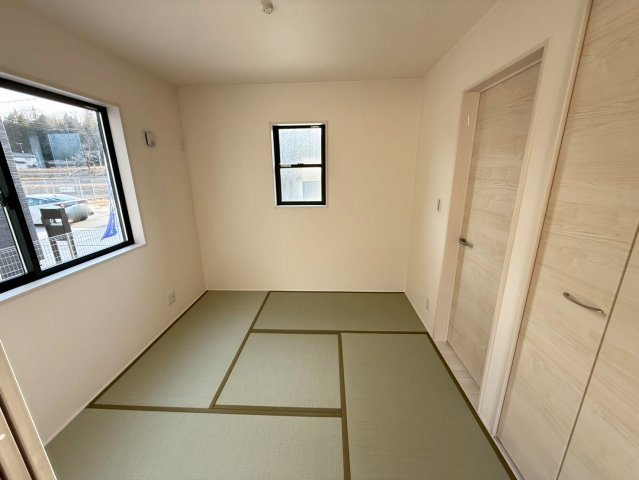 広々とした作業スペースとが特徴の洗面化粧台。