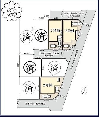 区画ごとに駐車スペースが確保されており車の利用がしやすい配置です。ゆったりとした敷地割りが特徴で全体的な動線も考慮されています。複数棟が並ぶ計画的な全体区画図は周辺道路へのアクセスも便利です。