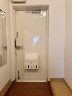 毎日通る玄関はこちらです