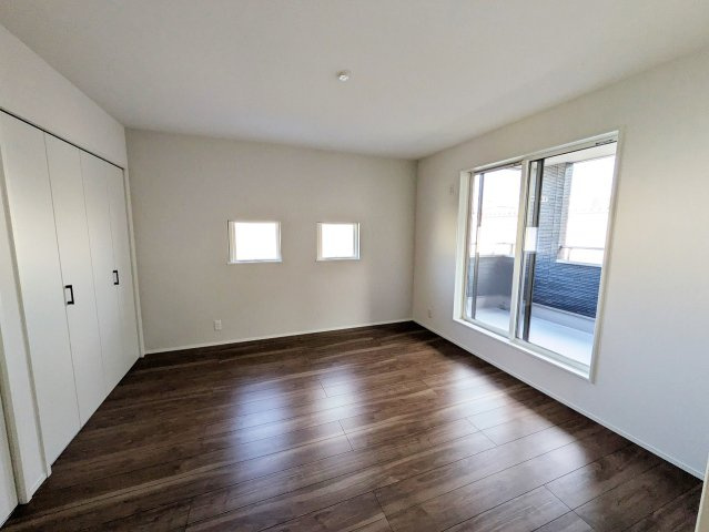 シンプルな洋室は、様々なインテリアに合わせやすいのが魅力です