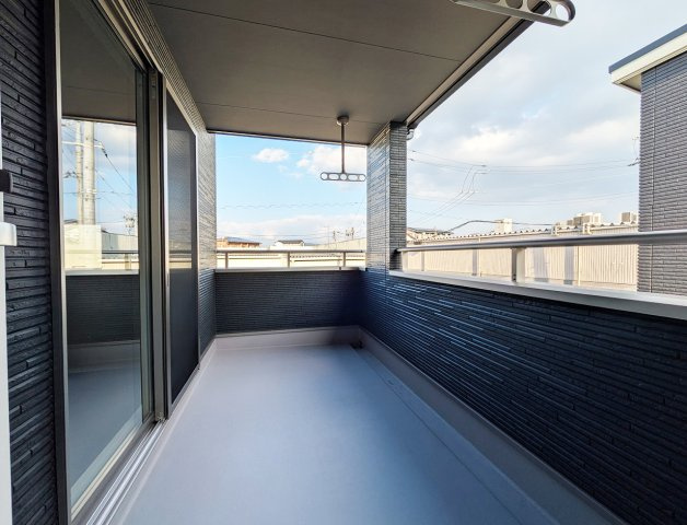 天井の高さまである大型のシューズボックスで家族の靴が増えても安心