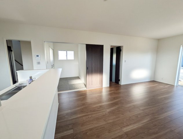 キッチンからリビングを見渡せるのでお子様の様子を見ながら料理ができます