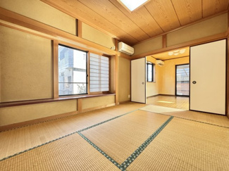 お子様の遊び場や家族団らんのスペースとしても重宝する和室。
リビングと続き間で使えば、開放感のある空間が広がります。