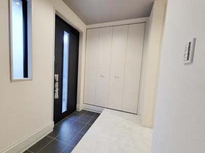 温水洗浄便座付きのトイレです