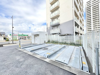 機械式駐車場も完備