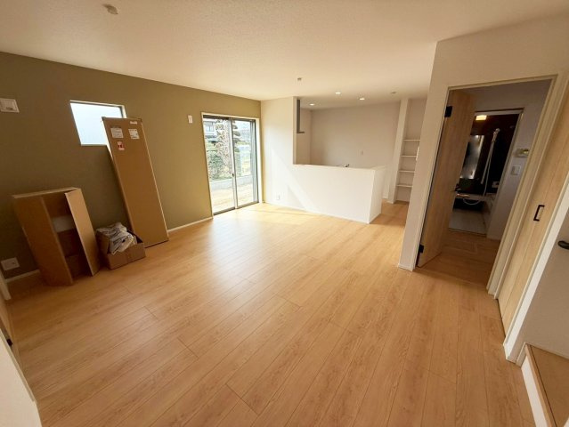 スライド式の収納は、出し入れしやすい上に、中の物が良く見えて掃除もしやすいのが利点です