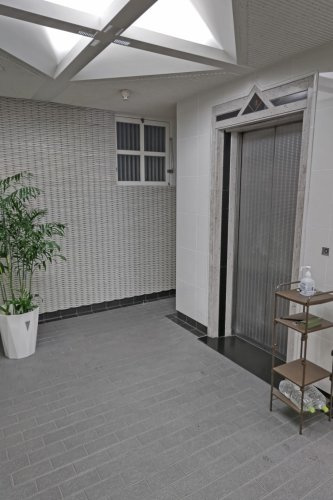 総合住宅販売本社ビル正面玄関