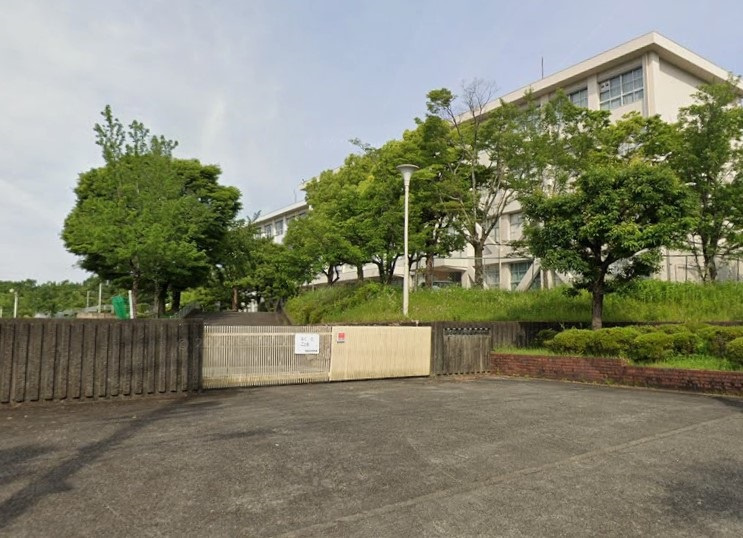 春日井市立高森台中学校
