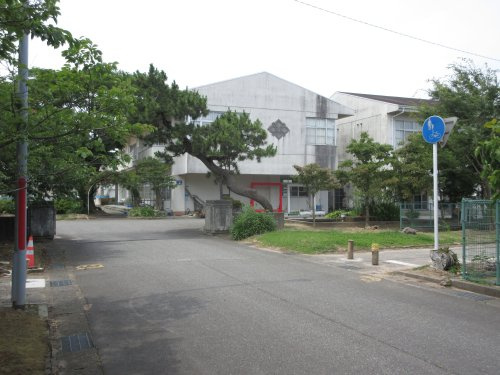 四方小学校