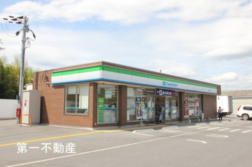 ファミリーマート社町木梨店