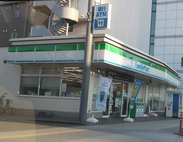 ファミリーマート津駅前店