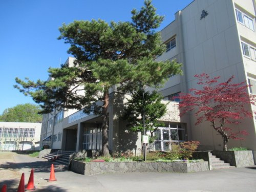 潮見台中学校