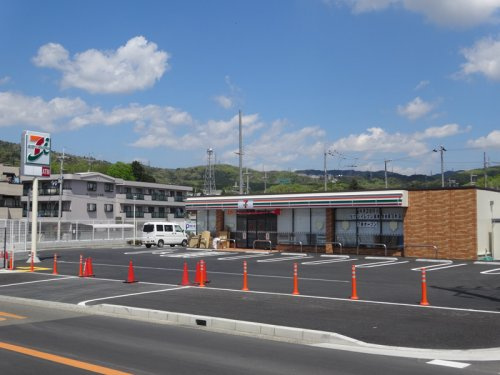 セブンイレブン 高槻奈佐原元町店