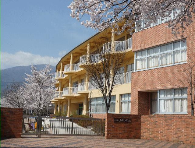  韮崎市立韮崎小学校