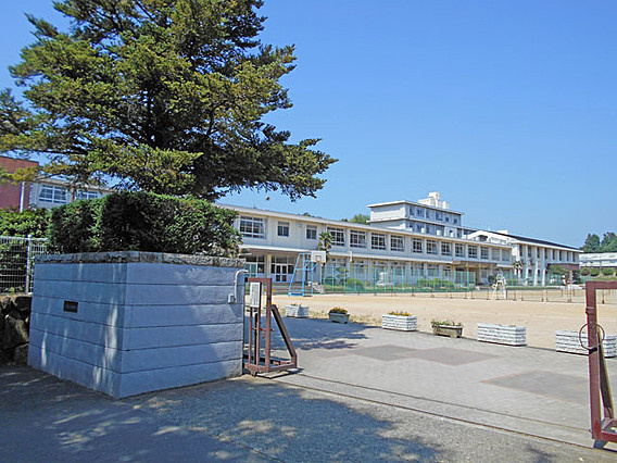 琴陵中学校