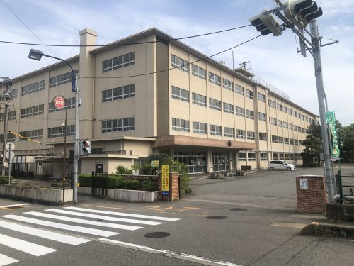 額小学校