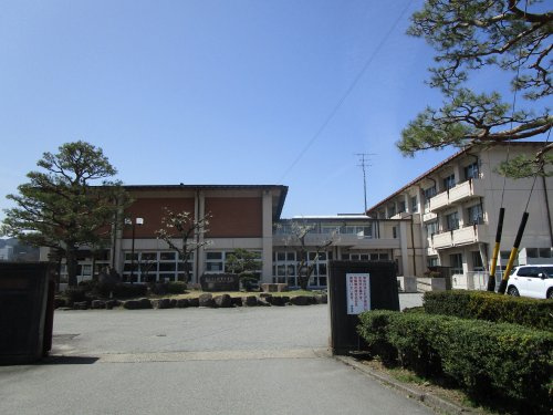 高山市立花里小学校