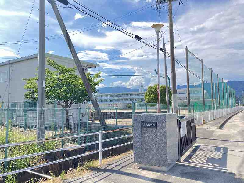 小城市立三日月中学校