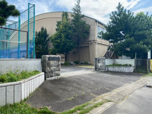 四日市市港中学校