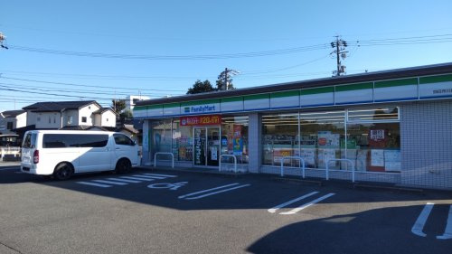 ファミリーマート四日市川島店