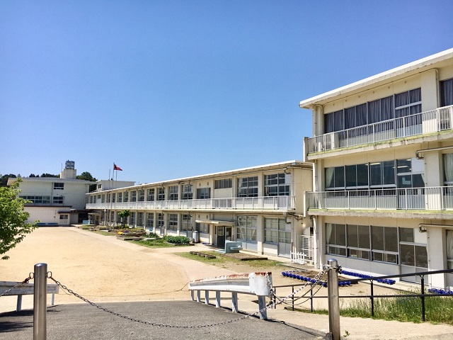 春里小学校