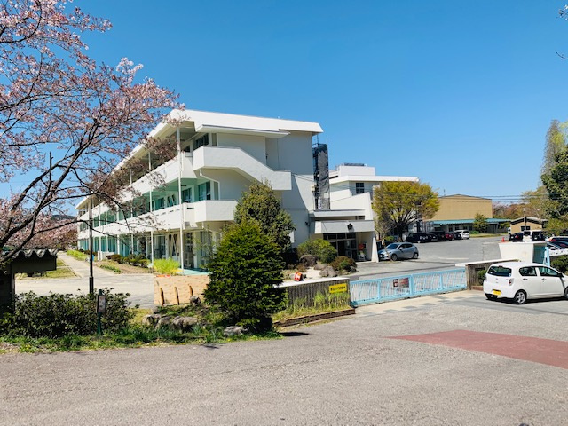 根本小学校