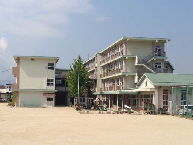東小学校