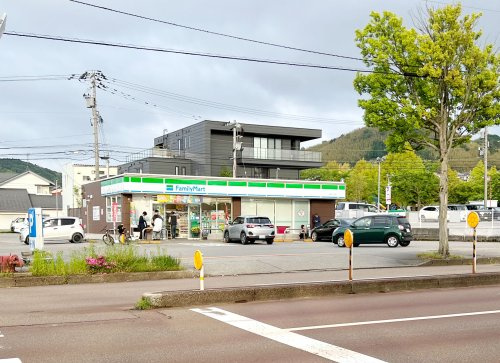ファミリーマート　窪４丁目店