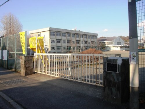 座間市立座間小学校