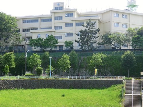 町田市立つくし野中学校