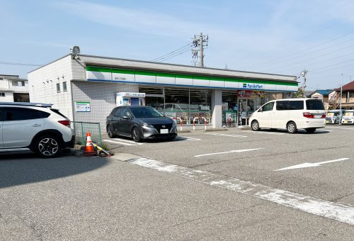 ファミリーマート 金沢二万堂店