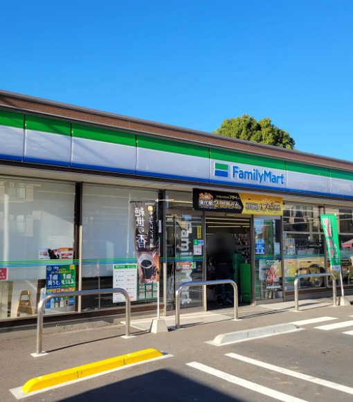 ファミリーマート 足立青井店