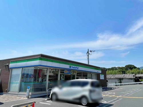 ファミリーマート 亀岡保津町店