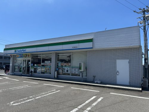 ファミリーマート川合梅白店